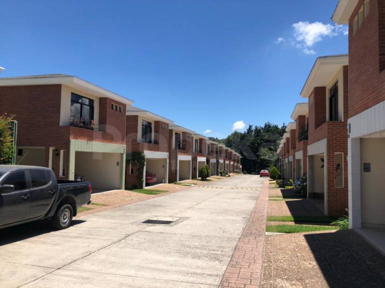 Townhouse en Venta en Carretera a El Salvador Km. 22 Villas Campestre