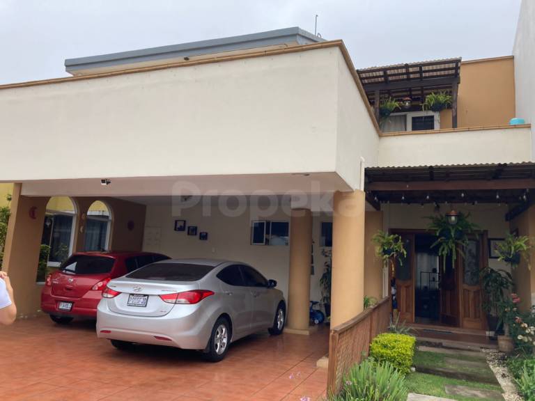 Casa en Venta Km. 18 Carretera a El Salvador, Residencial Santa Clara, Fraijanes
