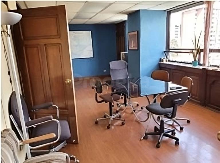Oficina en Venta Zona 10, Edificio Centro Empresarial